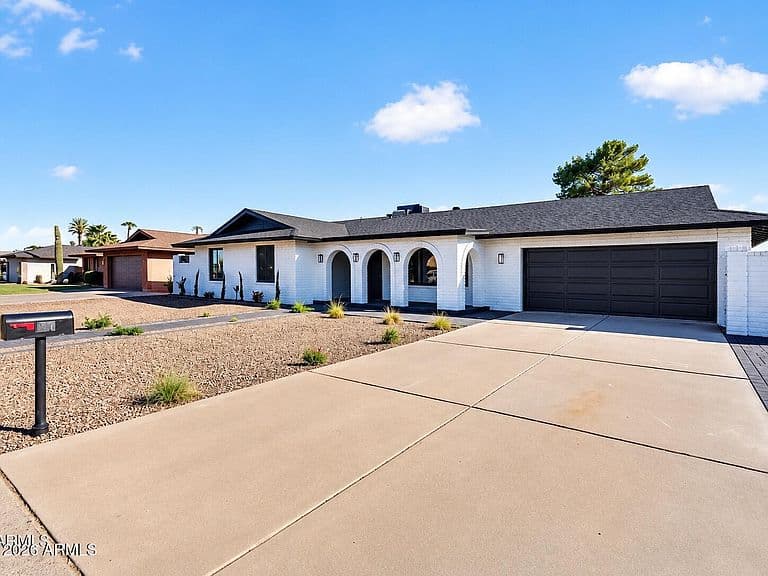 1127 E WATSON Drive photo 4