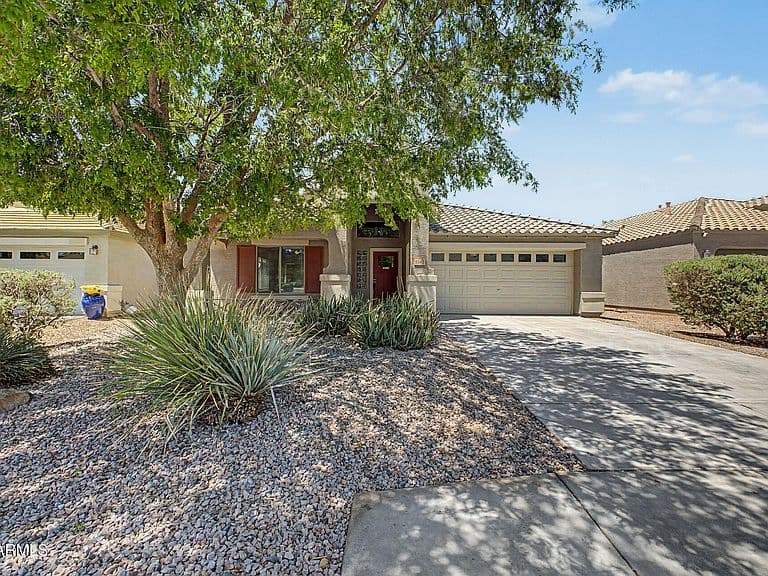 1362 E ANGELINE Avenue photo 2