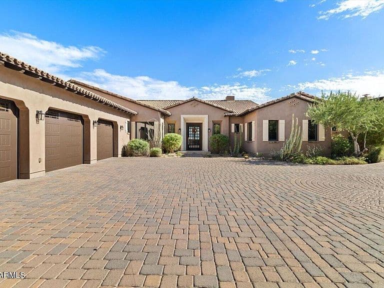 4660 E SPARKLING Lane photo 2
