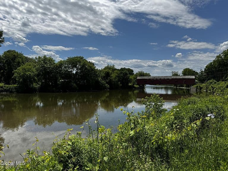 21 River Road photo 2