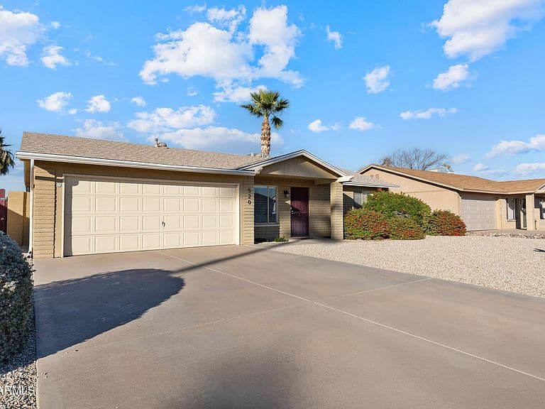520 E WATSON Drive photo 2