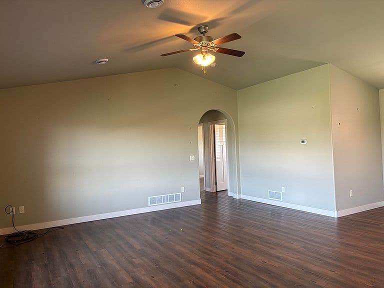 1570 Shoshone Ave photo 2