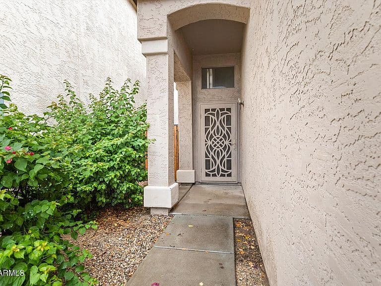 529 S Labelle -- photo 4