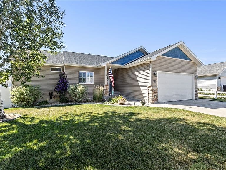406 Roundhouse Dr photo 2