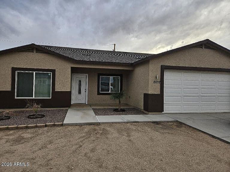 21717 W LAURA Street photo 2