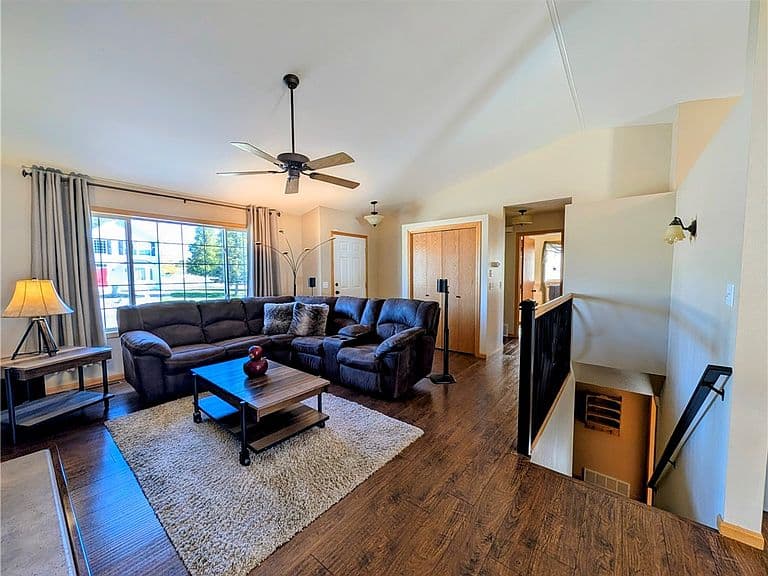366 Waterton Way photo 2