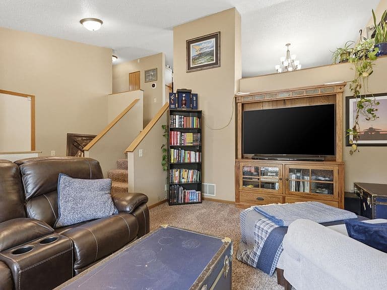 1214 Range View Cir photo 2
