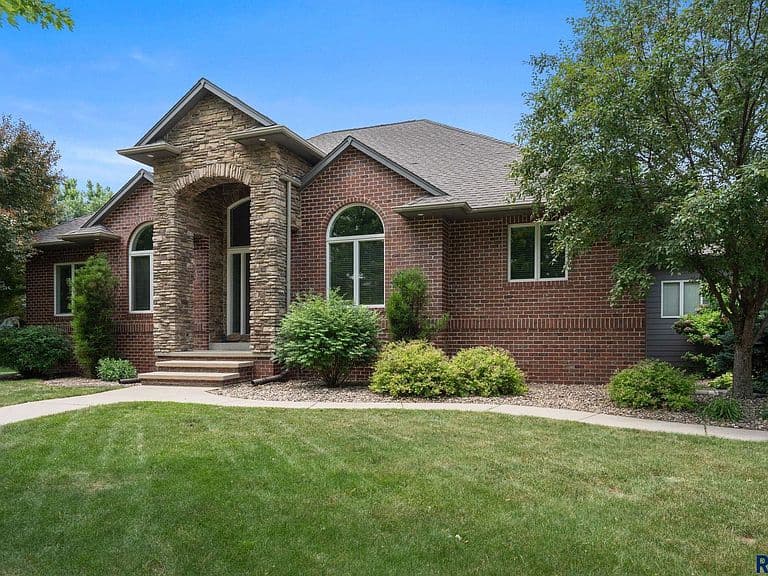 6205 S Pinehurst Ct photo 2