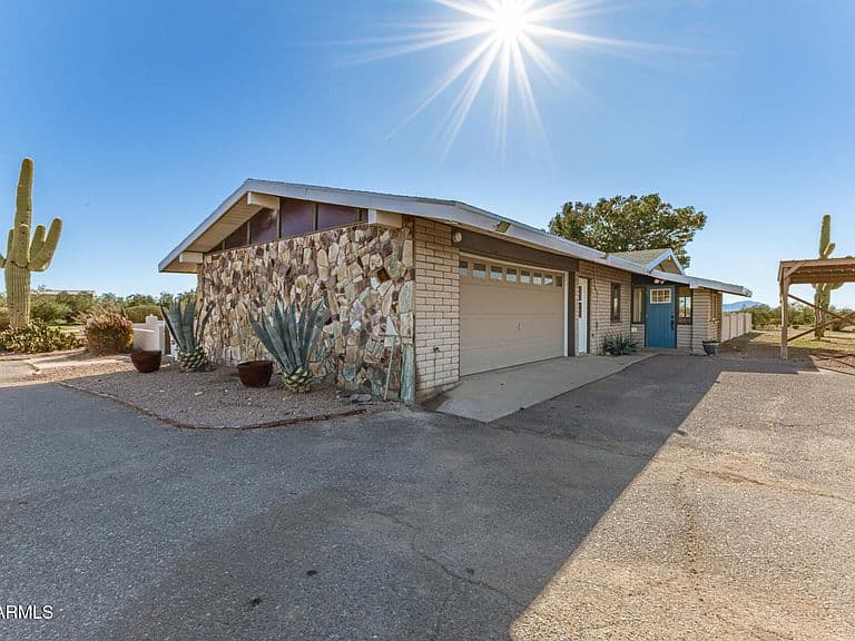 1081 W DANA Avenue photo 3