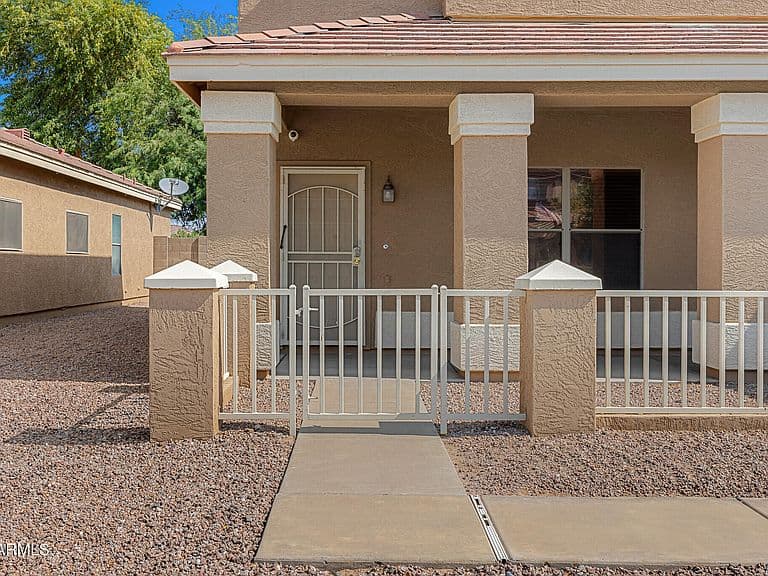 1226 E GWEN Street photo 3