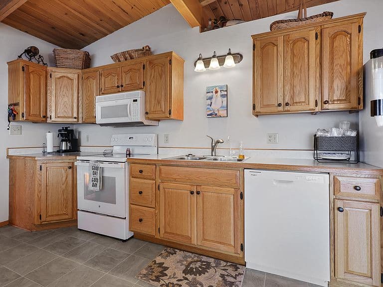 408 W Lake Dr photo 5