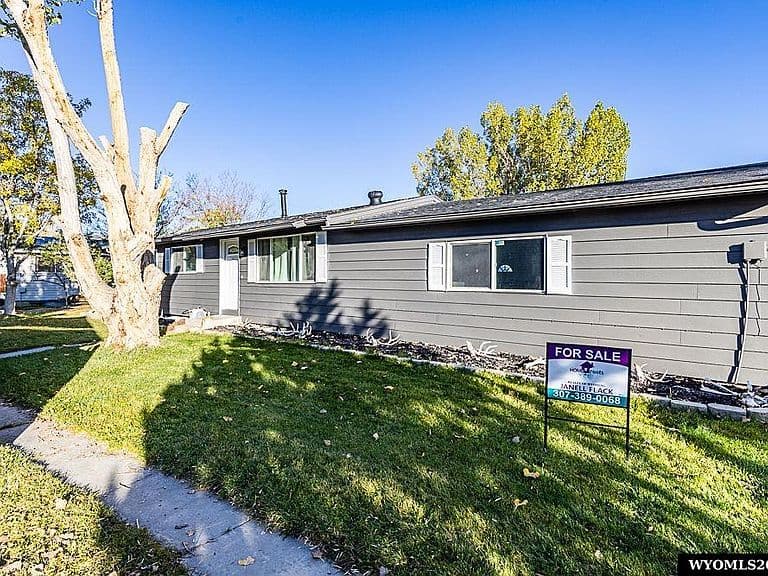 1115 Divide St photo 2