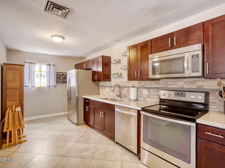1220 S GRAND Drive photo 1