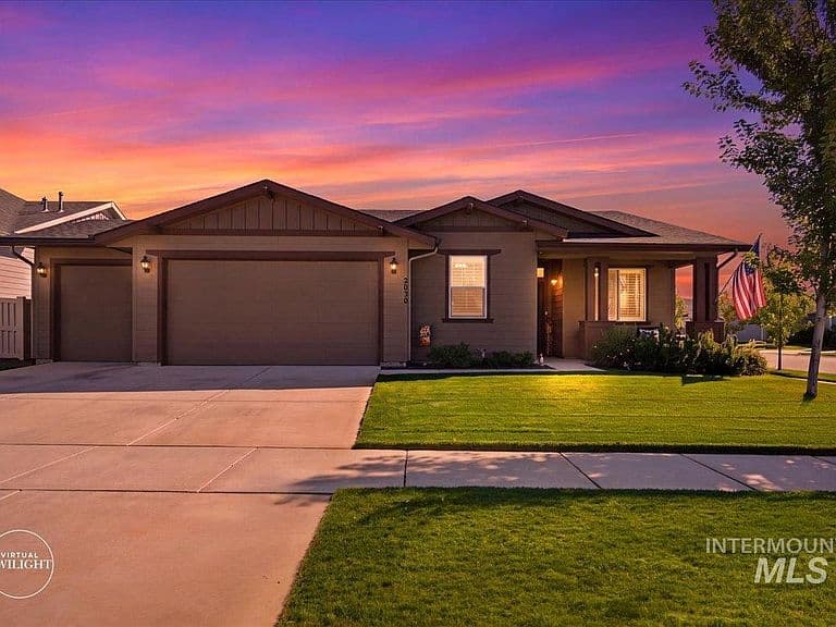 2036 N Honda Ave photo 1