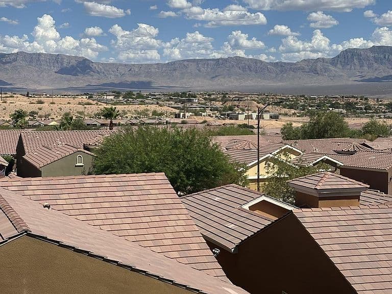 1074 Sundial Ln photo 3