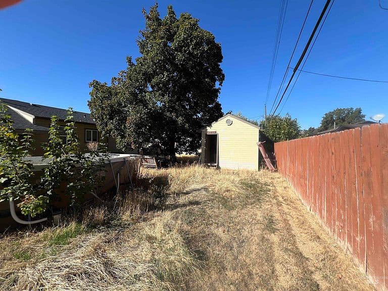 210 W Washington St photo 4