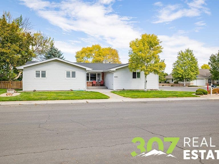 481 Sunlight Dr photo 2