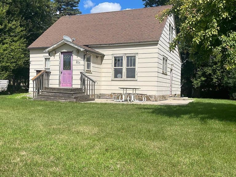 201 N 1st St photo 4