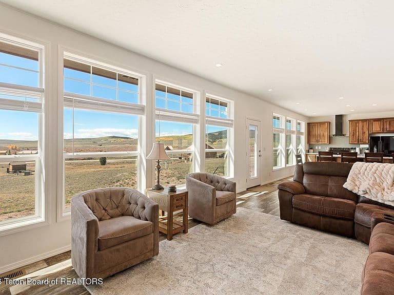 10 Terrace Dr photo 2