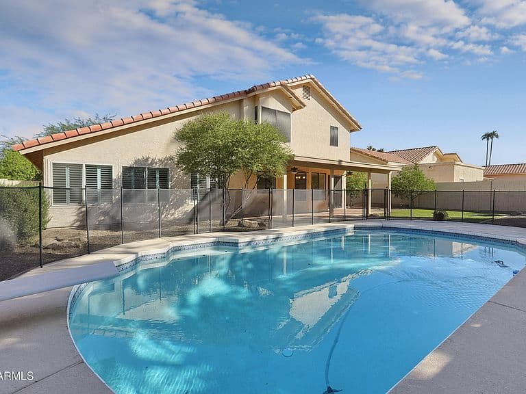 177 W CAROLINE Lane photo 3