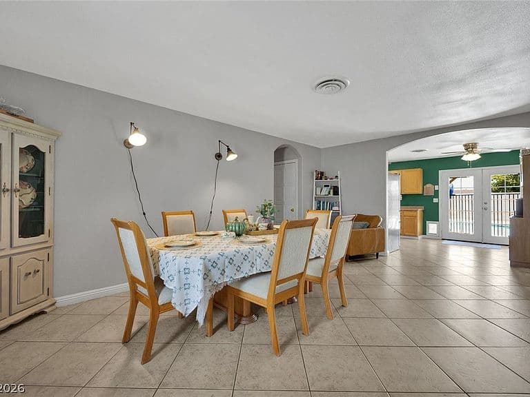 211 Fir St photo 3