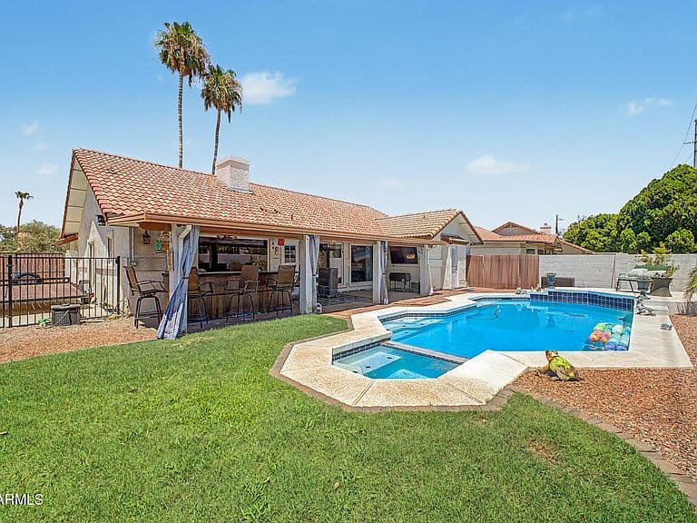 7519 W MCRAE Way photo 1