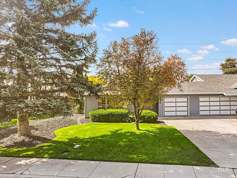 230 Meadows Ln photo 1