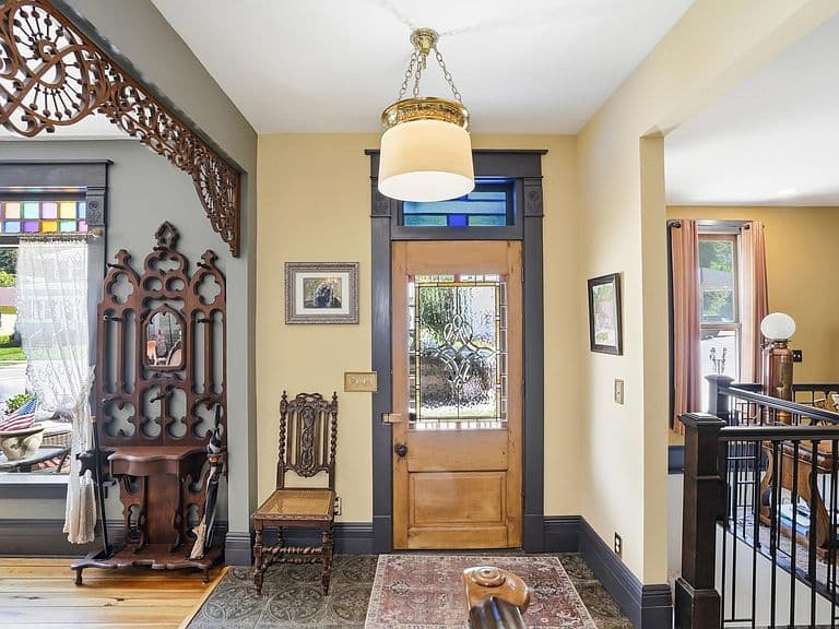 152 Charles St photo 5