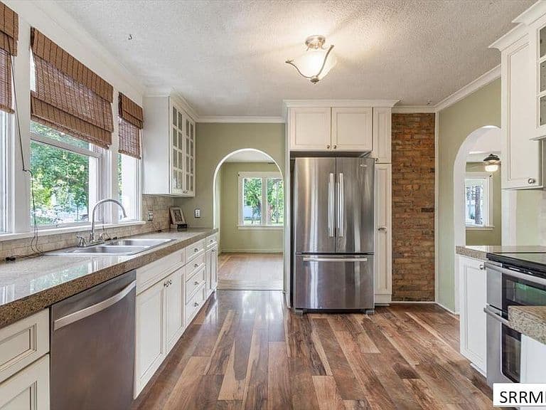 150 Woodland Ave photo 2