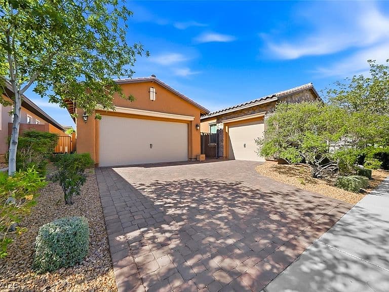 501 Wildflower Ave photo 1