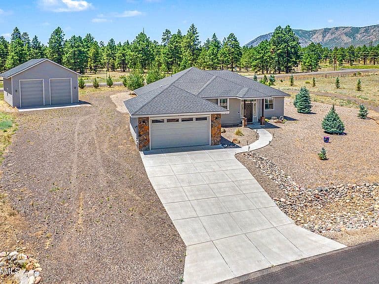 10290 Lundin Rd photo 3