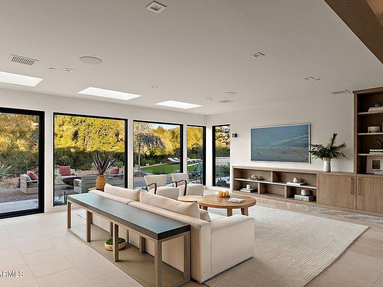 6135 N 51st Pl photo 4