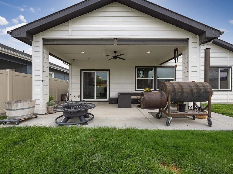 2981 E Diorite St photo 5