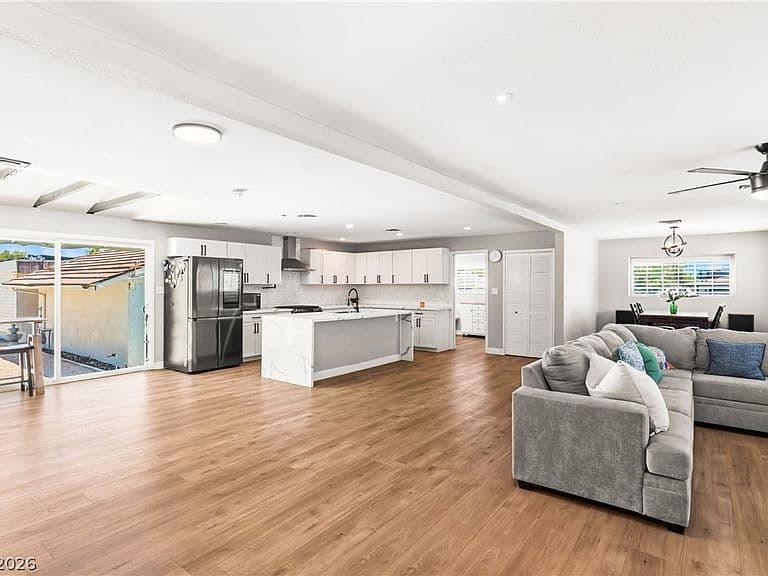 845 Kenny Way photo 3