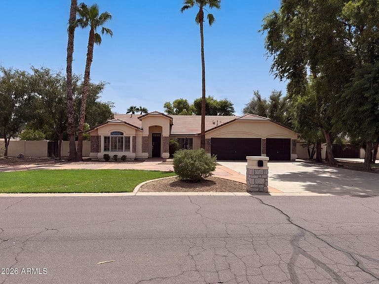 2599 E ARROWHEAD Trail photo 1