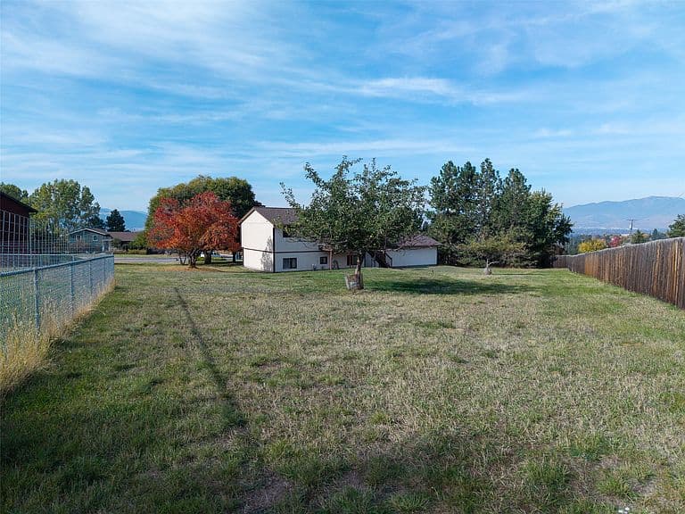2741 Meriwether St photo 5
