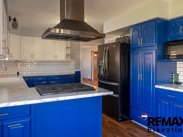 610 Avenue F photo 5