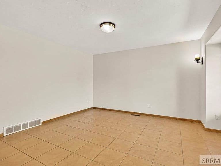6626 S 12 W photo 5