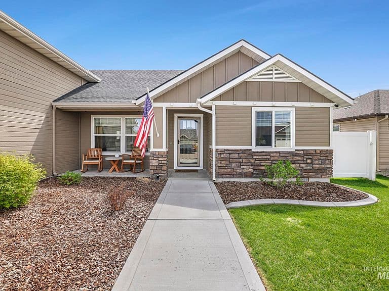 1011 Bell Ln photo 3