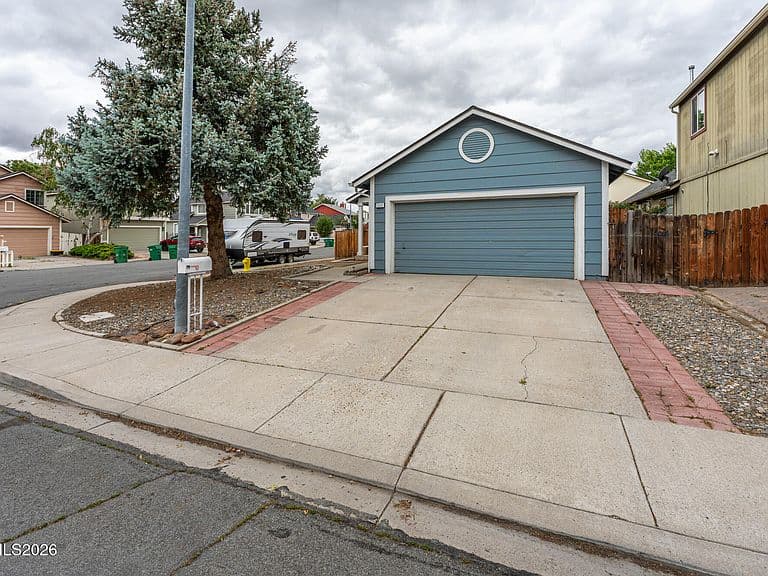 1717 Bluehaven Dr photo 2