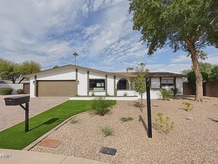 1948 E PEGASUS Drive photo 3