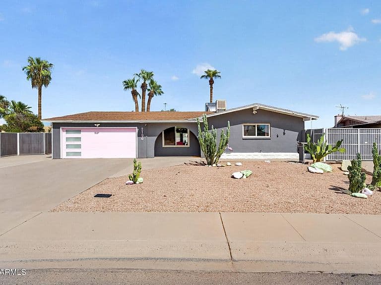 2190 E GREENWAY Drive photo 3