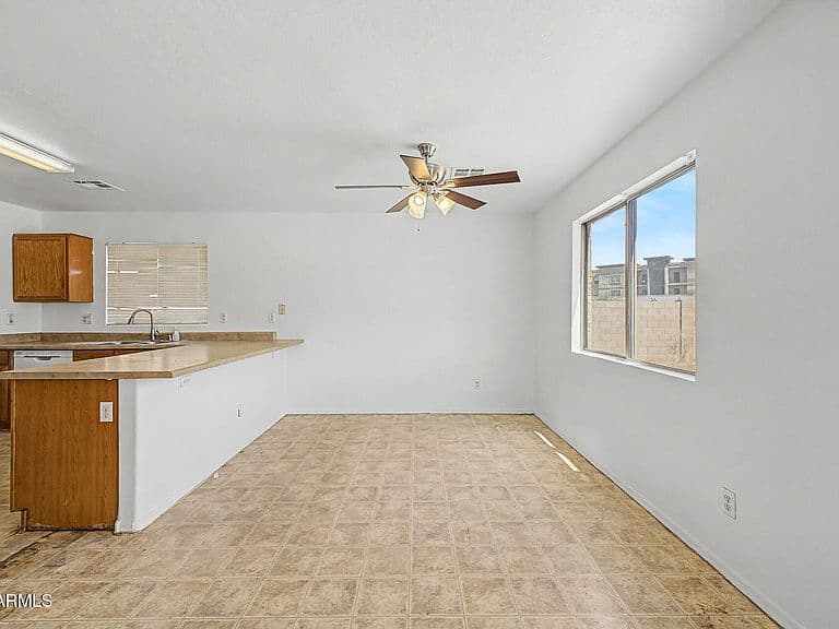 10602 W Papago Street photo 4