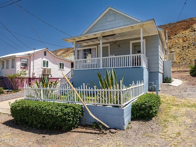 929 American Ave photo 1
