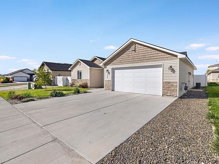 2448 Raven Ave photo 3