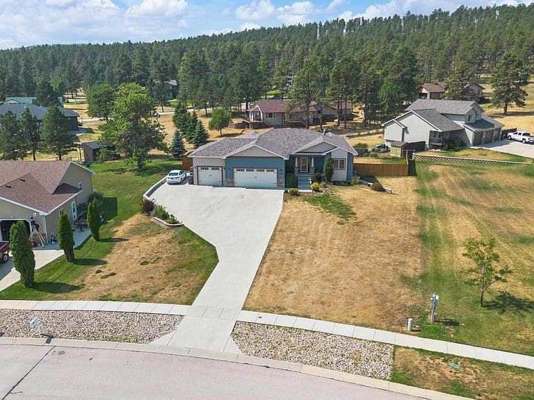 7245 Castlewood Dr photo 2