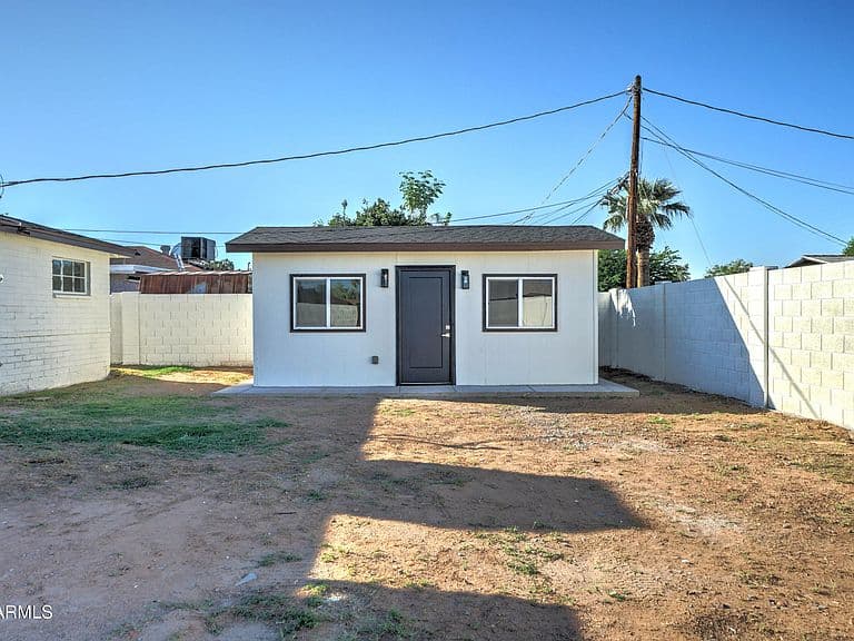 1812 N 32ND Place photo 3