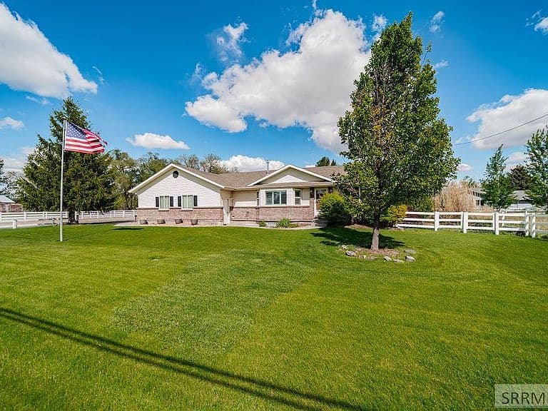 900 Pendlebury Ln photo 1