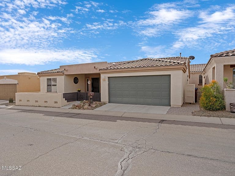 1149 W Calle Trio Los Panchos photo 2