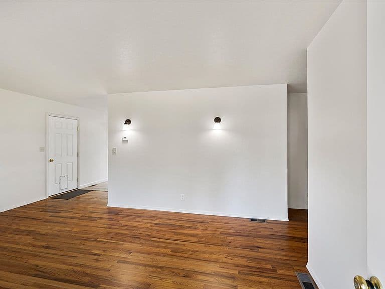 123 Highwood Dr photo 3
